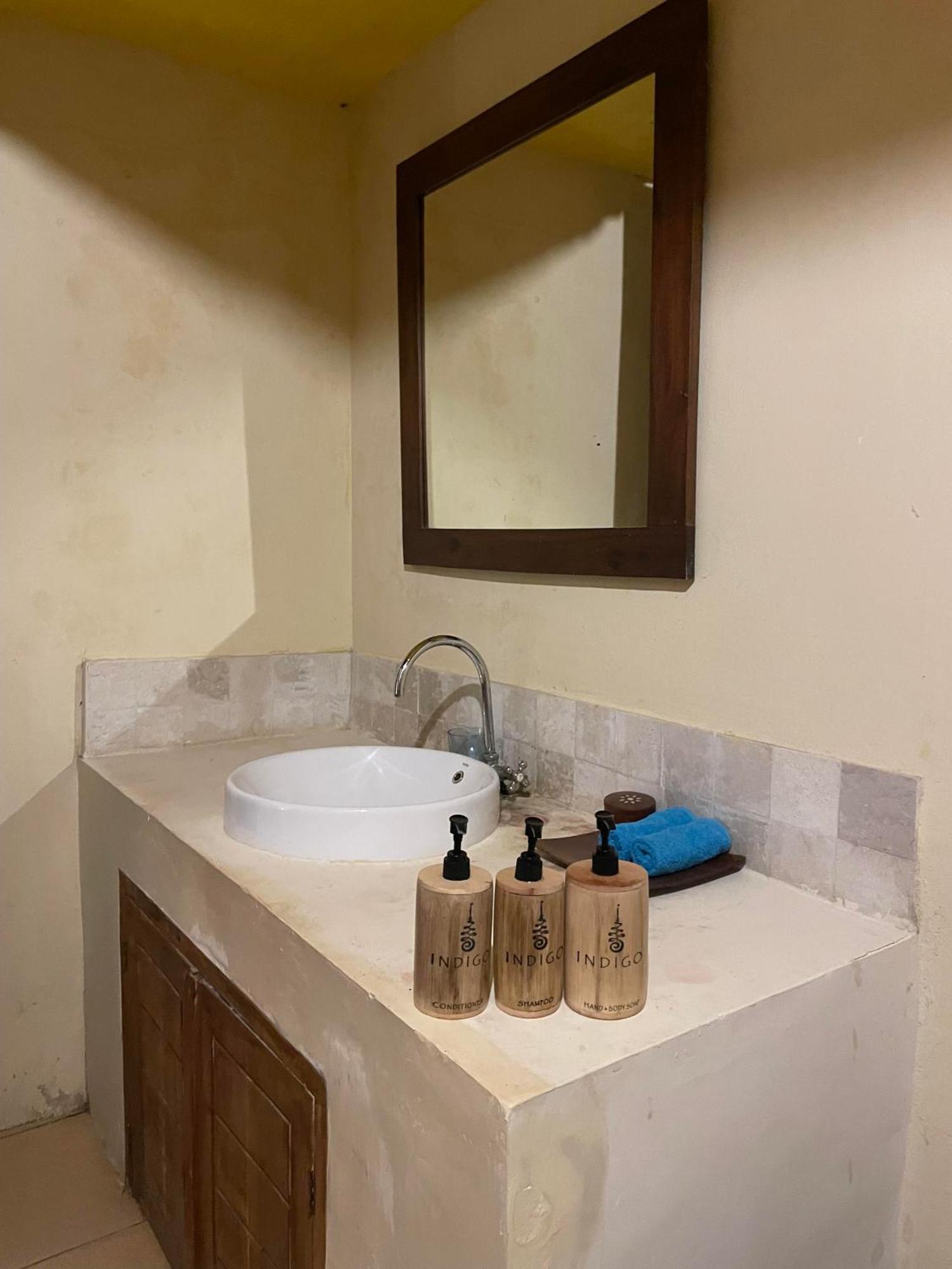 Indigo Bungalows Gili Trawangan Esterno foto